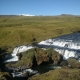 Día Internacional contra el Cambio Climático. Aparece un paisaje natural con un río y cascadas. Islandia